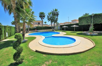 Resale - Townhouse / Duplex / Corner - Villamartín - PAU 8