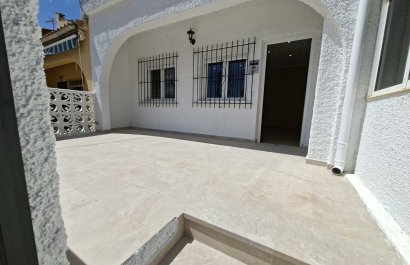 Herverkoop - Townhouse / Duplex / Corner - La Marina - La Marina - Urbanization