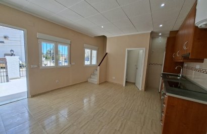 Herverkoop - Townhouse / Duplex / Corner - La Marina - La Marina - Urbanization