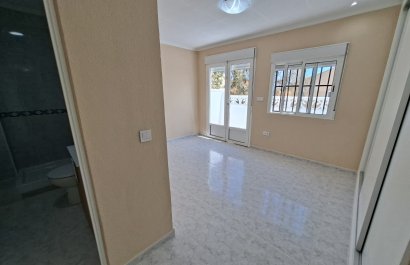 Herverkoop - Townhouse / Duplex / Corner - La Marina - La Marina - Urbanization
