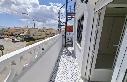 Herverkoop - Townhouse / Duplex / Corner - La Marina - La Marina - Urbanization