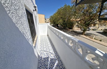 Herverkoop - Townhouse / Duplex / Corner - La Marina - La Marina - Urbanization