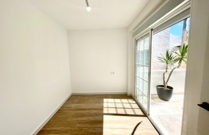 Resale - Townhouse / Duplex / Corner - Daya Vieja