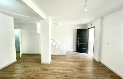 Resale - Townhouse / Duplex / Corner - Daya Vieja