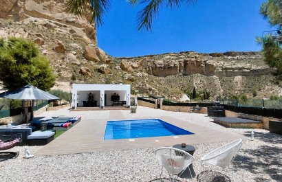 Resale - Villa - Crevillente