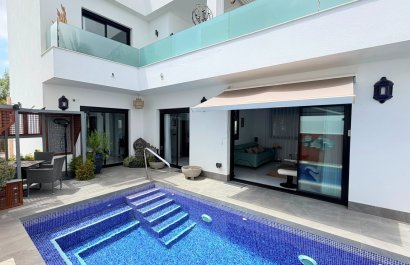 Reventa - Villa - Los Montesinos - La Herrada