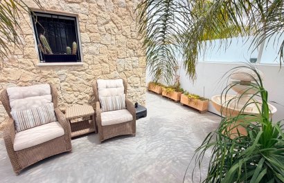 Reventa - Villa - Los Montesinos - La Herrada