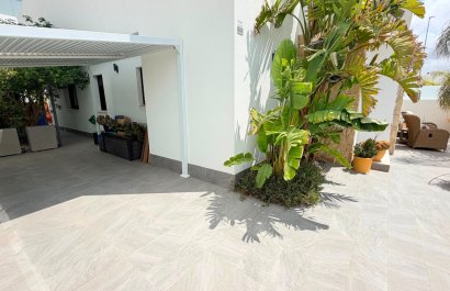 Reventa - Villa - Los Montesinos - La Herrada