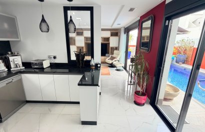 Reventa - Villa - Los Montesinos - La Herrada