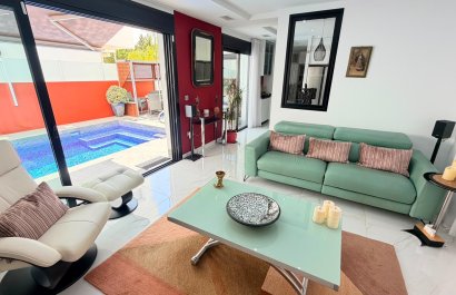 Reventa - Villa - Los Montesinos - La Herrada