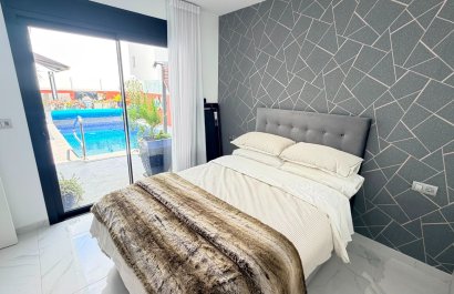 Reventa - Villa - Los Montesinos - La Herrada