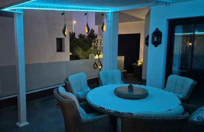 Reventa - Villa - Los Montesinos - La Herrada