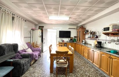 Resale - Townhouse / Duplex / Corner - Salinas