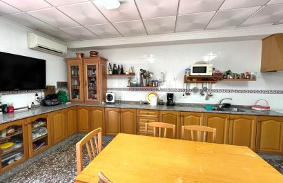 Resale - Townhouse / Duplex / Corner - Salinas