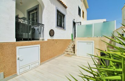 Resale - Townhouse / Duplex / Corner - Los Altos