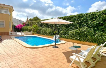 Resale - Villa - Orihuela Costa - Villamartín