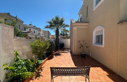 Resale - Villa - Torrevieia - Nueva Torrevieja