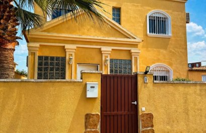 Resale - Villa - Torrevieia - Nueva Torrevieja
