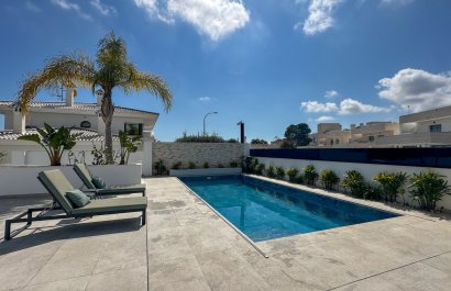 Resale - Villa - Orihuela Costa - Villamartín