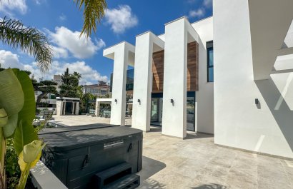Resale - Villa - Orihuela Costa - Villamartín