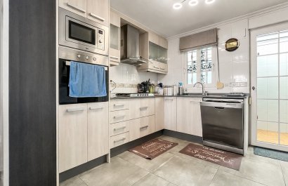 Resale - Villa - Orihuela Costa - Los Dolses