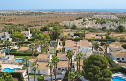 Resale - Villa - Orihuela Costa - Villamartín