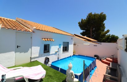 Resale - Villa - Orihuela Costa - Villamartín