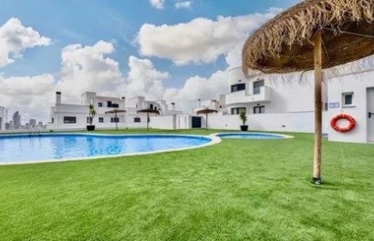 Resale - Townhouse / Duplex / Corner - Finestrat - Urbanización
